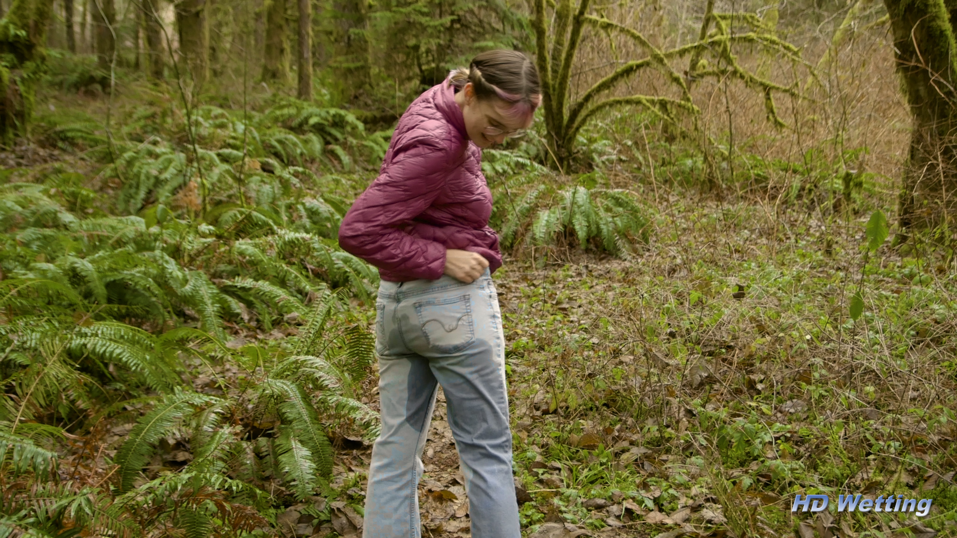 cold-7 Showing off her wet, peed in jeans to the camera