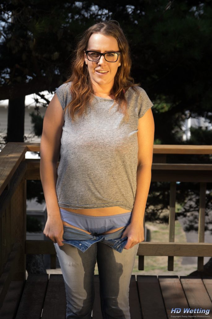 gallery_133 Alisha pees in her jeans and panties