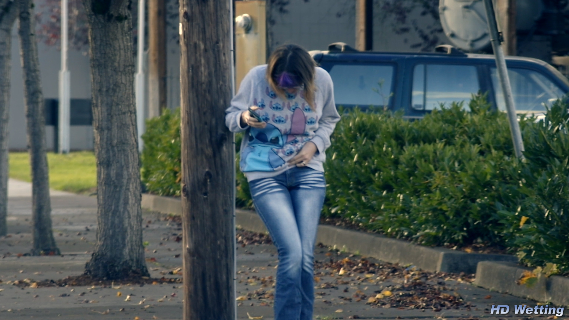 texting-6 She realizes that she is peeing her pants