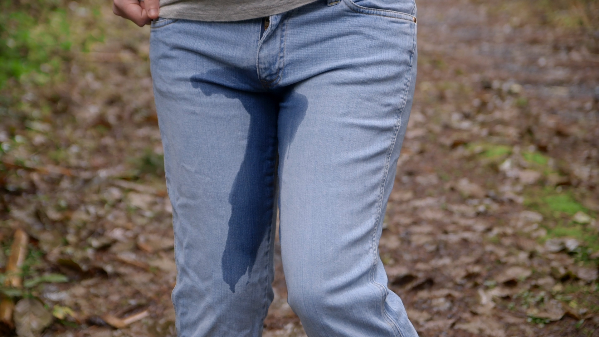 vid_764 Melissa wetting her jeans