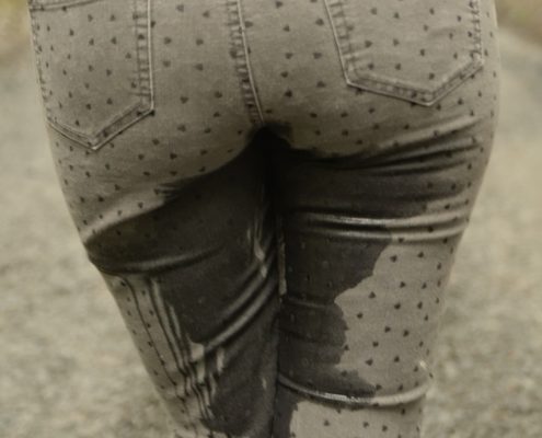 Sosha pees her pants to warm up