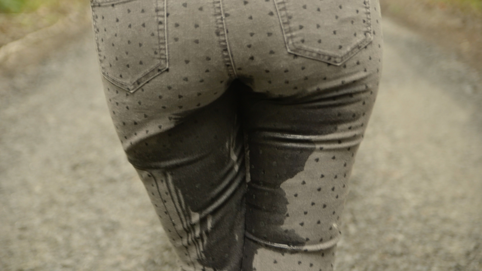 vid_769 Sosha pees her pants to warm up