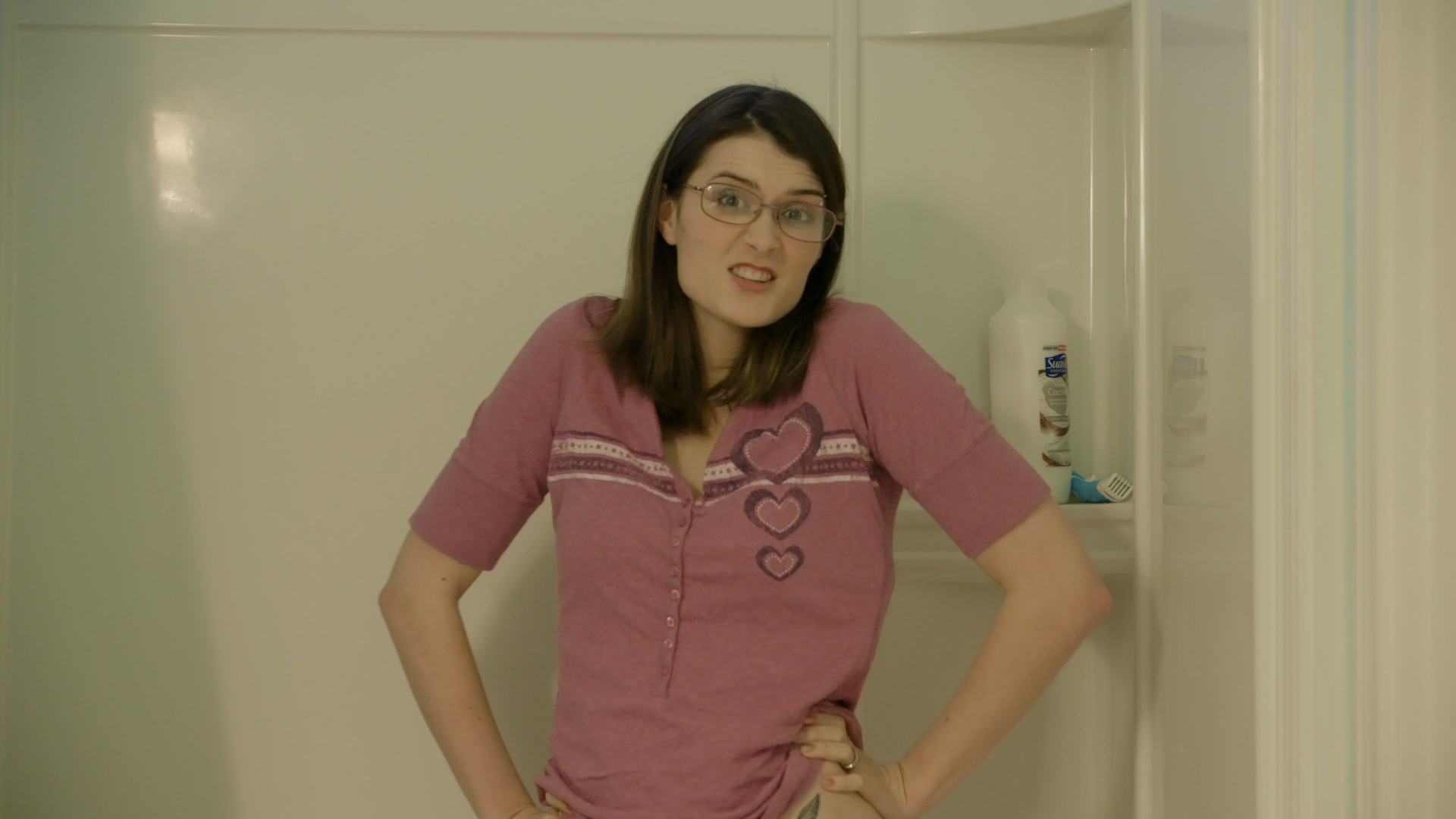 tub-5 Sosha shrugs, seeming not to care that she just showed her bare pussy and is about to pee on video for us