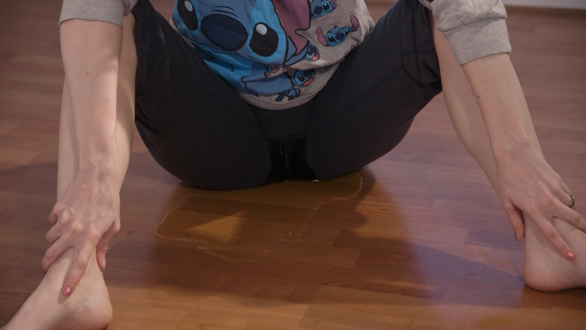 vid_847 Sitting on the floor, Sosha pees in her pants.