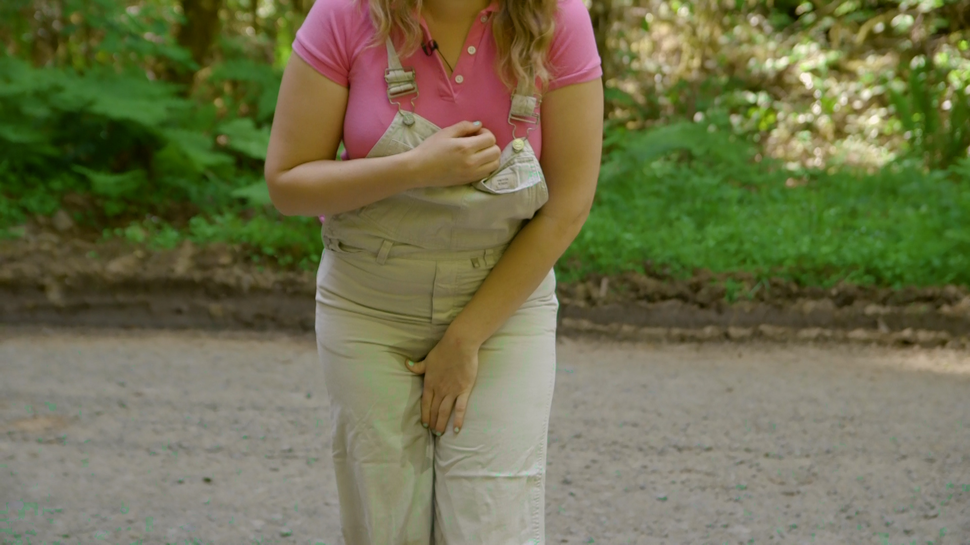 vid_857 Alisha having small leaks in her overalls.