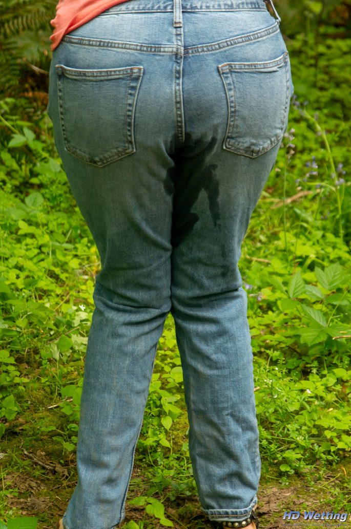 gallery_154 Close up from behind as Alisha pees in her pants.