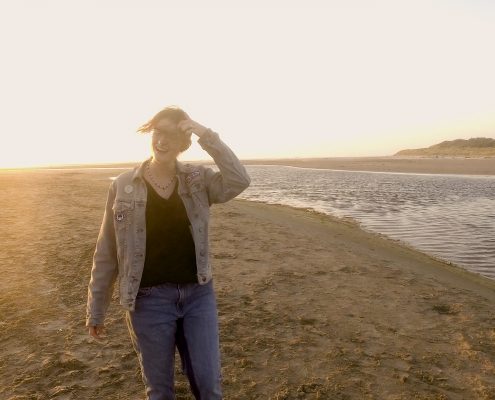 Sosha pees in her jeans while walking on the beach.