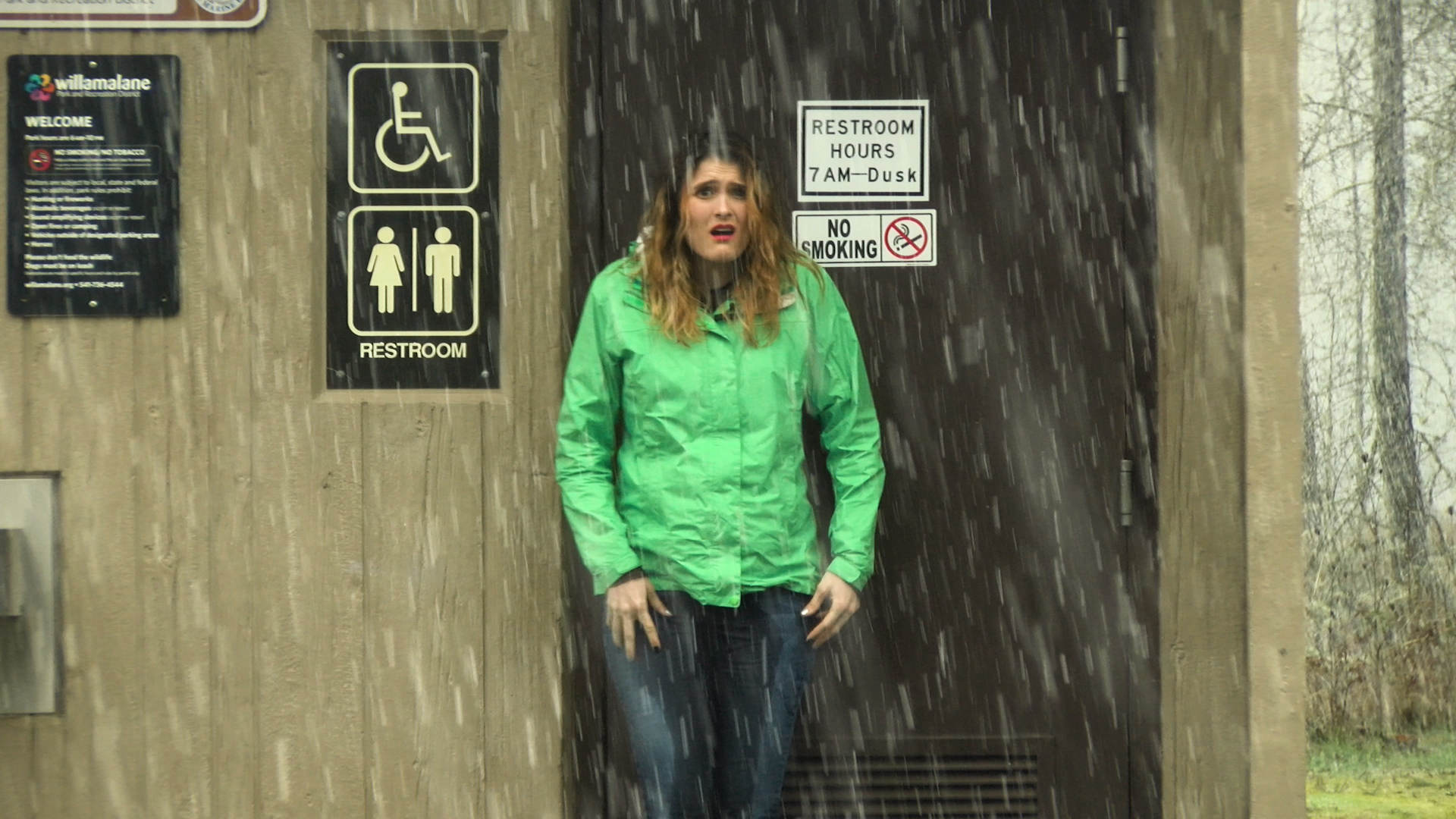 vid_910 Sosha pees in her jeans in front of a public bathroom.